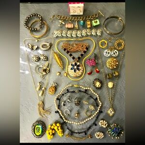 1.5 LBS HIGH END or Signed luxury, jewelry lot~ gold, silver rhinestones pearls